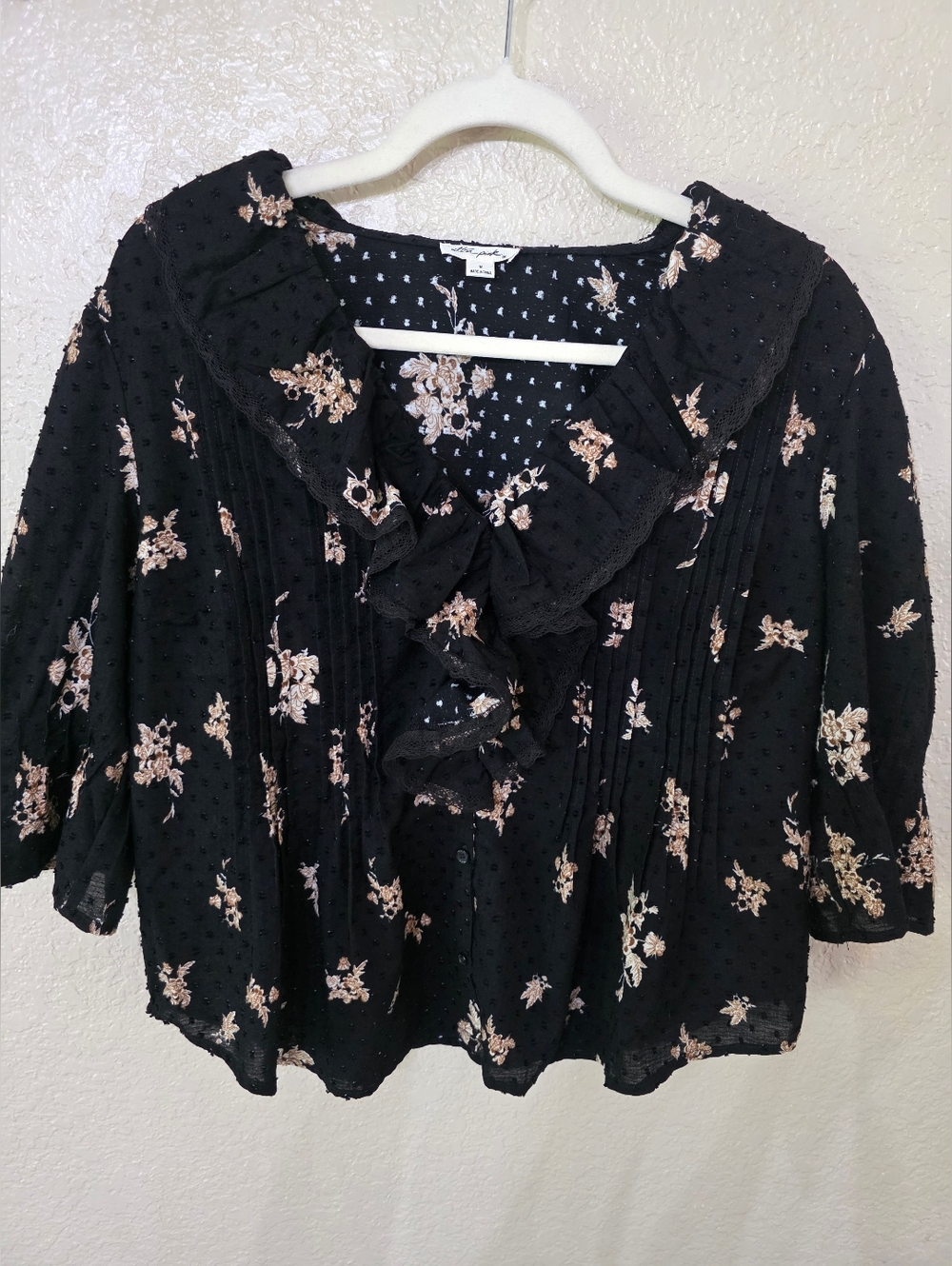 Ultra Pink Woven Ruffle V-Neck Floral Button Down Cotton Blouse